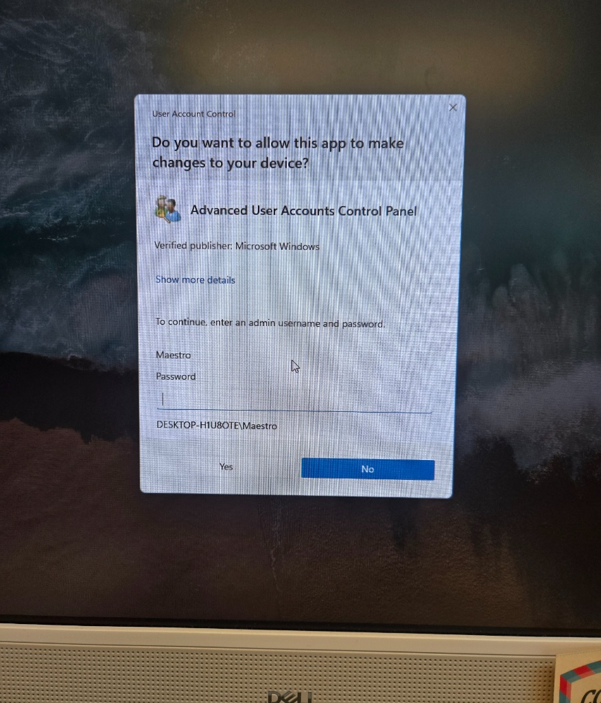 Diálogo UAC solicitando credenciales de la cuenta administrador — confirmación de que la reparación del registro offline fue exitosa